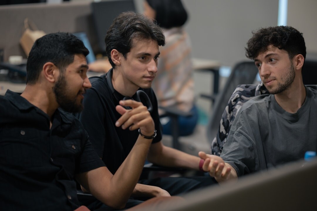 spanish students coding together